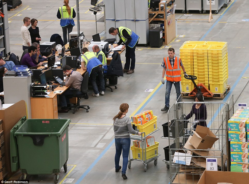 article-0-1940B0D700000578-602_964x713